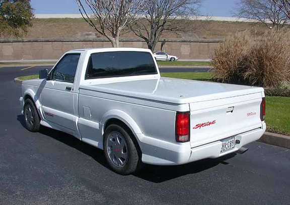 91gmc_syclone_white74s.jpg