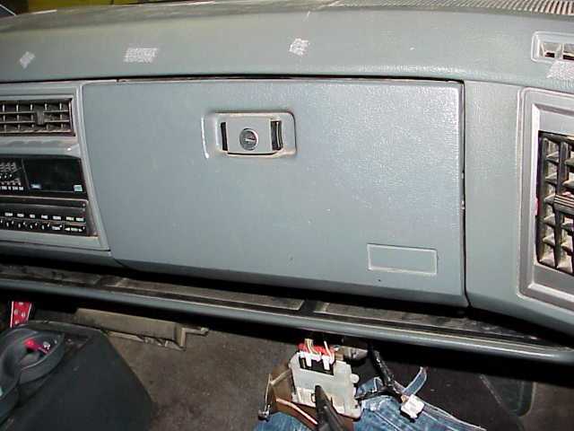 Glove box (missing S-GT badge)
92_0082_N006