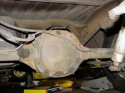 Stock posi rear end
92_0082_N005